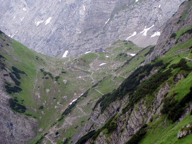 Suchbild mit Hütte