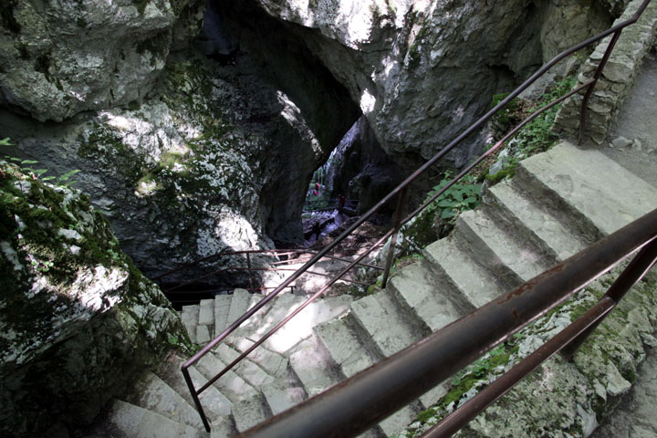 Abstieg zur Grotte