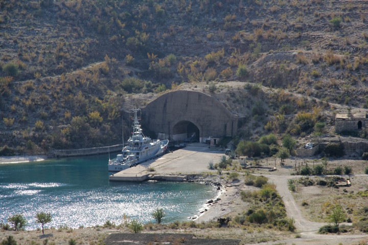 U-Boot-Tunnel bei Porto Palermo