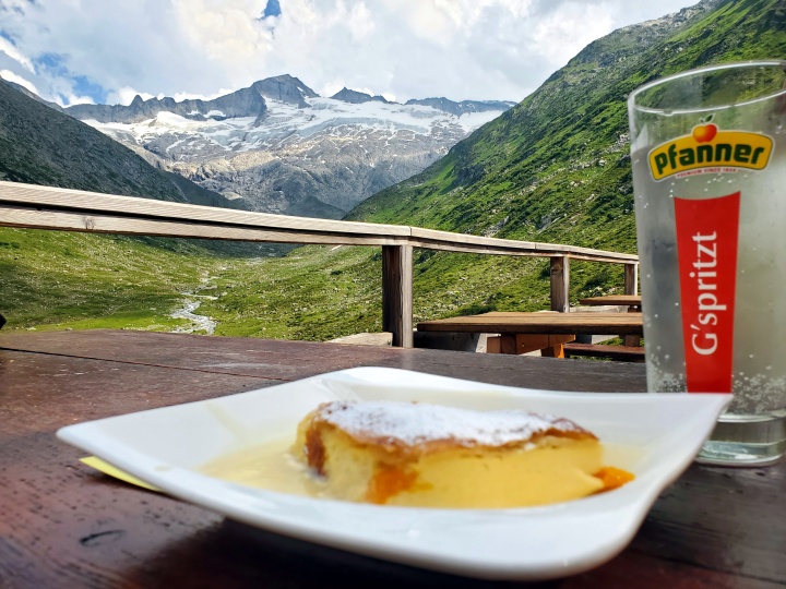 Topfenstrudel mit Aussicht